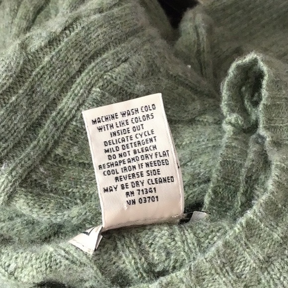 LL Bean Women's 80% Lambs Wool Cable Sweater Crewneck Green  Knit Sweater - Picture 2 of 11